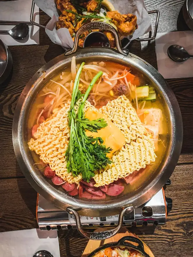 사리곰탕면 하나로 끝내는 진한 부대찌개 국물
